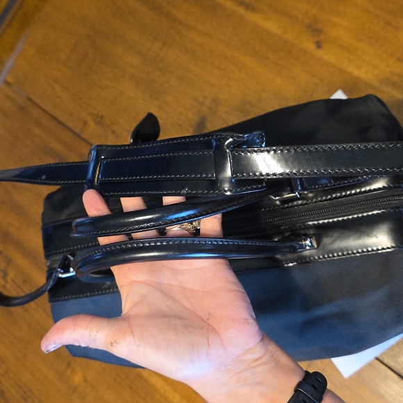 GUCCI BLACK NYLON/PATENT TRAVEL LINE BAG WITH COA - Picture 11 of 16